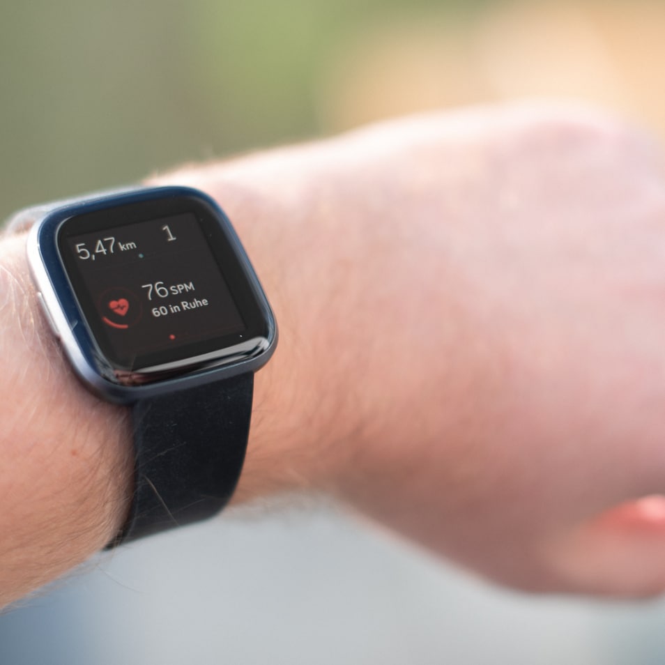 Fitbit Charge 4 im Test: Joggen ohne Smartphone, aber mit GPS