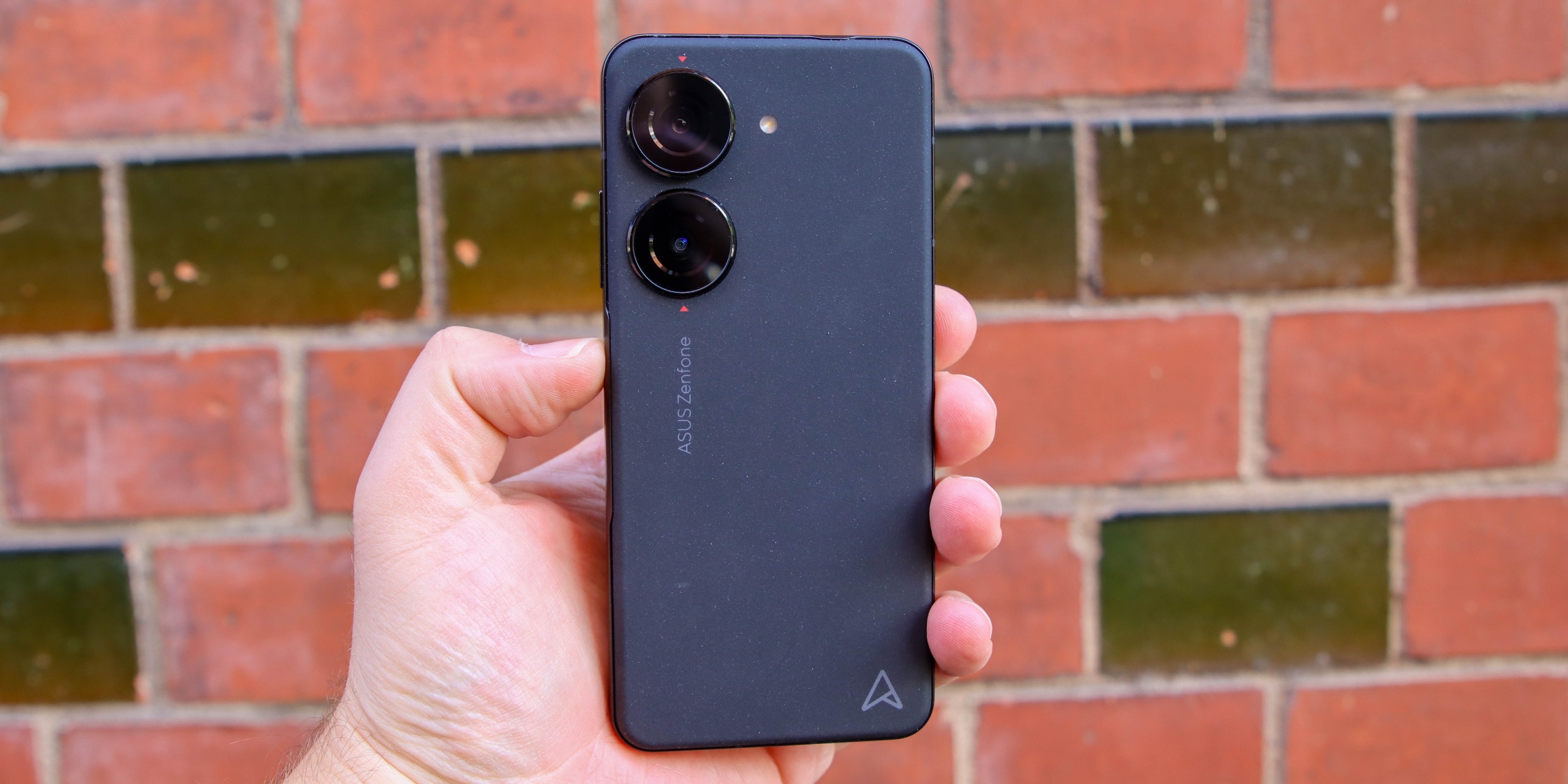 Asus Zenfone 10 review: good smartphones can be small - Galaxus