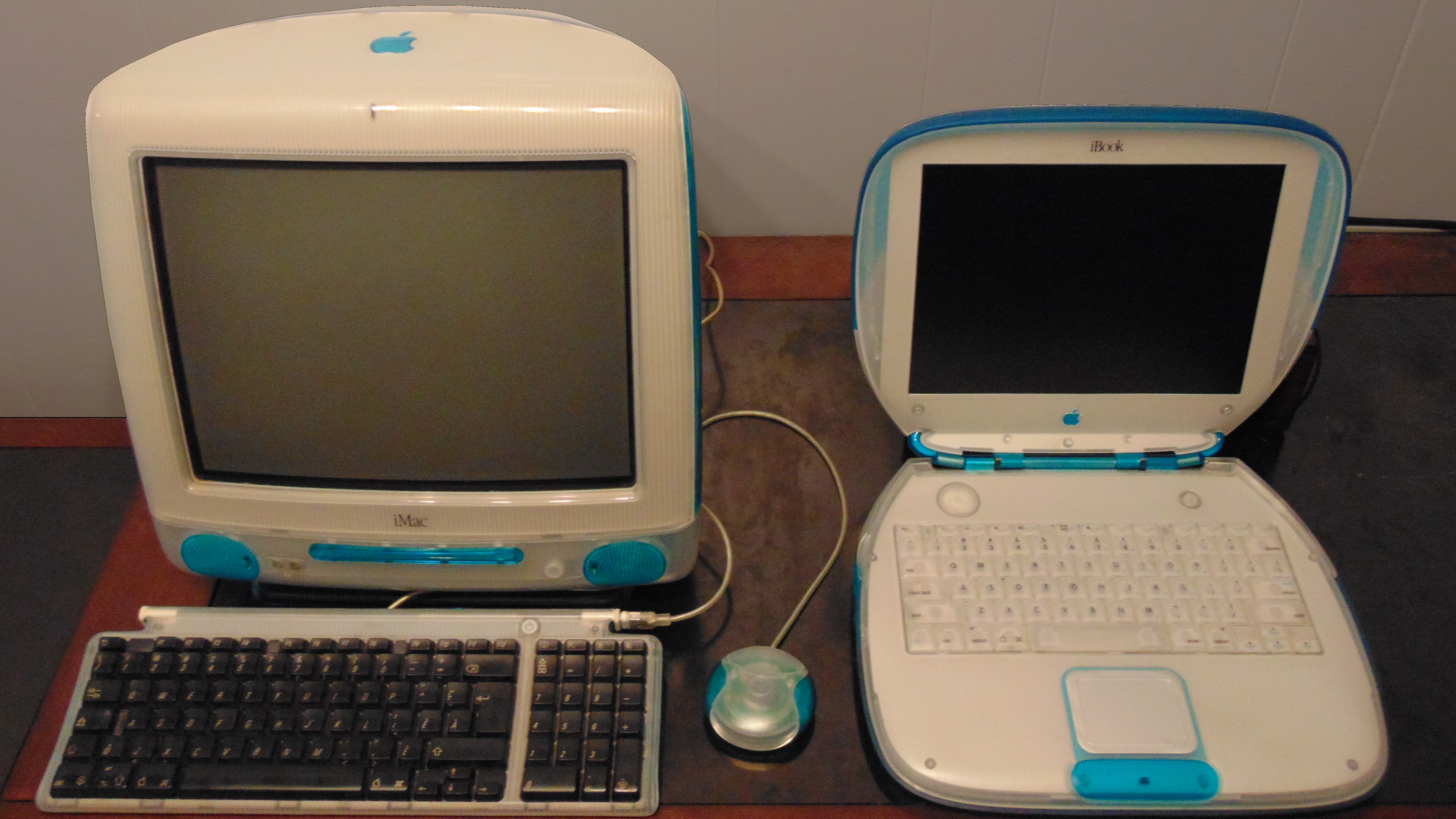 【apple】 2001年製　当時物　ポスター　iBook apple】 2001年製 当時物 ポスター iBook
