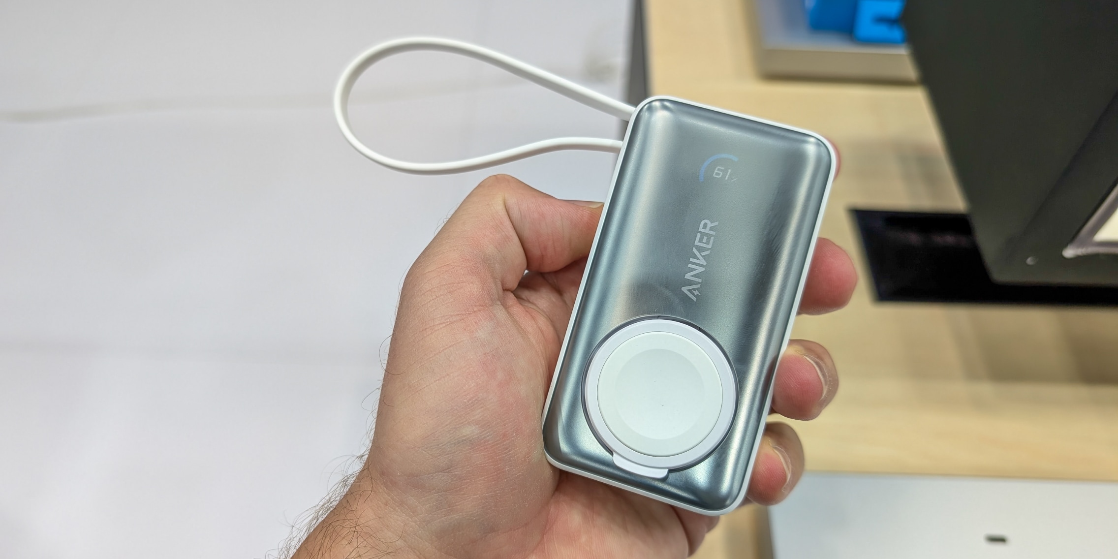 Anker MagGo Power Bank for Apple Watch白 Amazon.com: Anker MagGo Power Bank for Apple Watch