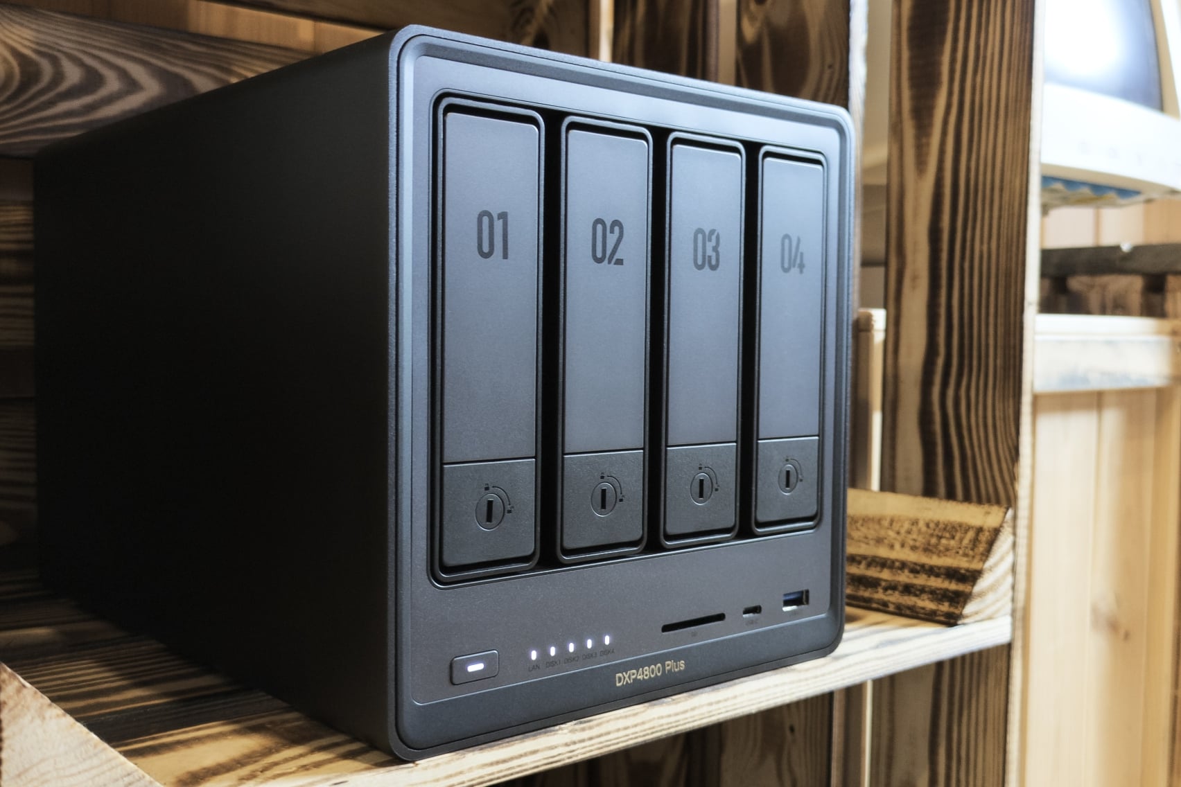 Two new 4-bay NAS from Ugreen - one faster, one slimmer - Galaxus