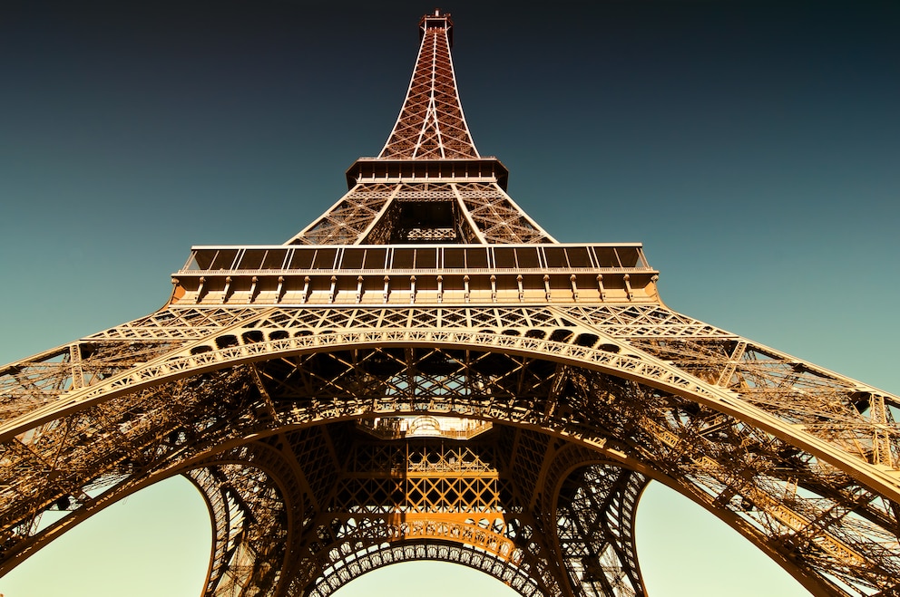 Das Gewicht von 85 Eiffeltürmen scheiden die Bewohner und Bewohnerinnen der Schweiz jährlich aus.