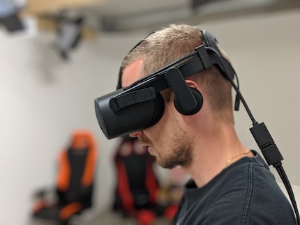 Mit einem VR-Headset bist du komplett von der Aussenwelt abgeschnitten.