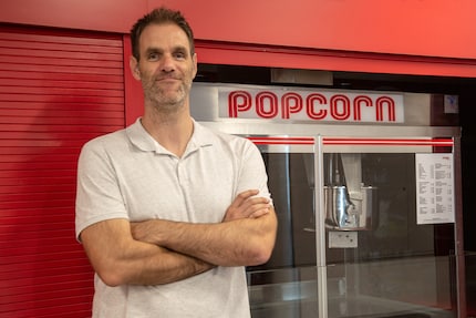 Popcorn gehören weniger zu seinem Leben als mehr zu dem der Betrachter seiner Arbeit.