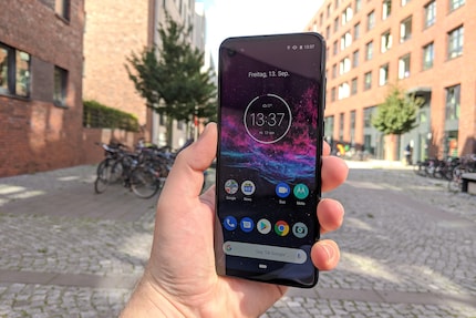 The 6.3-inch display in 21:9 format