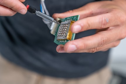 Dozens of laser diodes form one laser module.