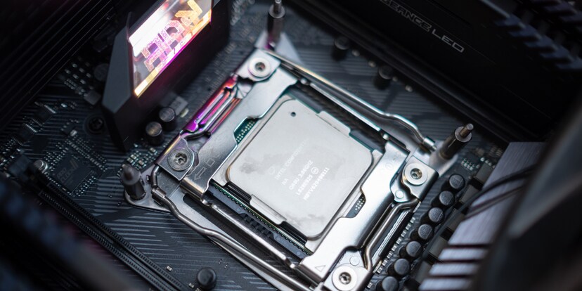 Die Intel Cascade Lake-X sind pro Kern halb so teuer