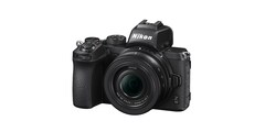 Nikon bringt *spiegellose APS-C-Kamera Z 50** und superlichtstarkes Objektiv