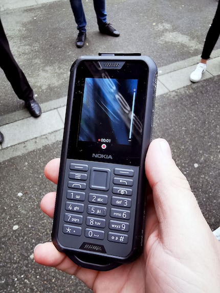 The Nokia 800 Tough is still running, but doesn't respond.