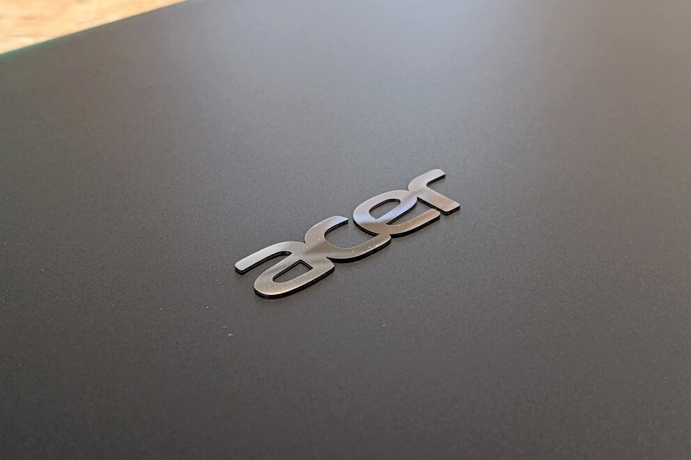 Der Acer-Schriftzug steht leicht hervor.