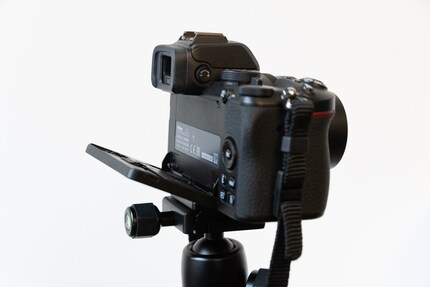 Whether tripod or screen fully extended - both are not possible.