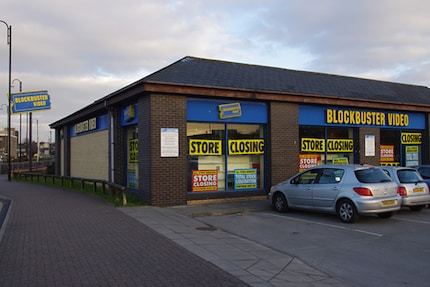 2013: one of the last Blockbuster stores.
