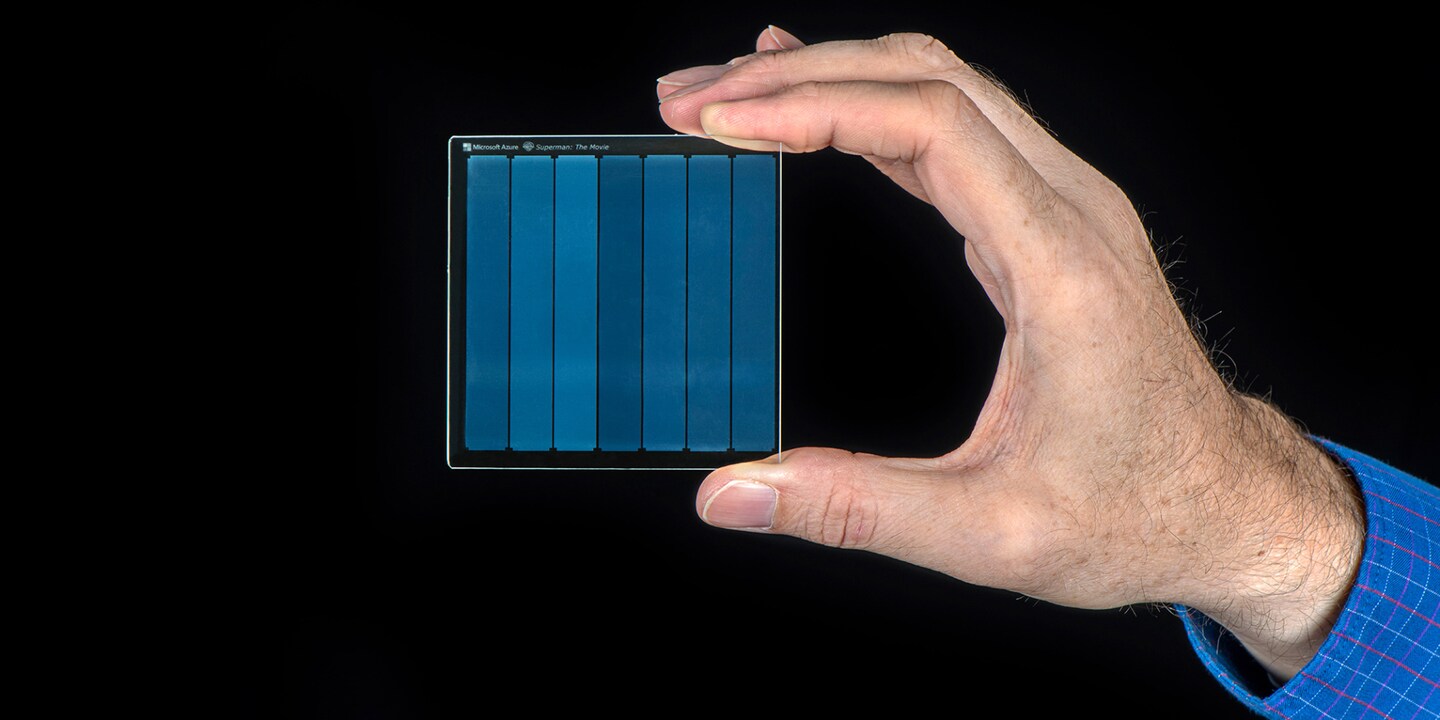 Microsoft und Warner verewigen Superman in Quarzglas
