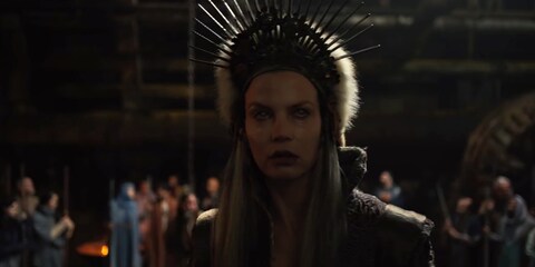 Sylvia Hoeks als Queen Kane ist keine Fehlbesetzung, aber komische kreative Entscheidungen trifft sie schon.