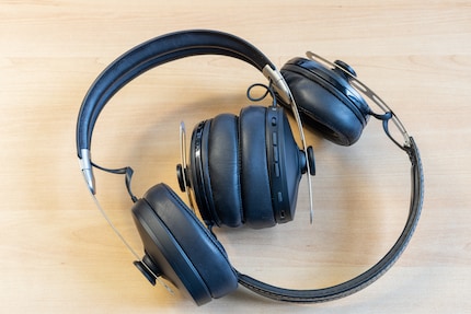 The Momentum 3's ear cups are slightly larger than those of the Momentum 2.