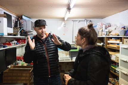 Seine Leidenschaft wird in der Werkstatt – wo er viel Material lagert und selber herstellt – noch deutlicher.