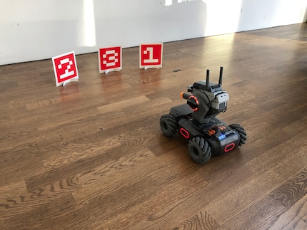 The RoboMaster S1 is in its element: it even gets to grips with numbered targets without a hitch.