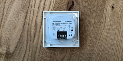 Einfache Montage und simples Aufsetzen – der Homematic-IP-Wandthermostat kann sich sehen lassen.
