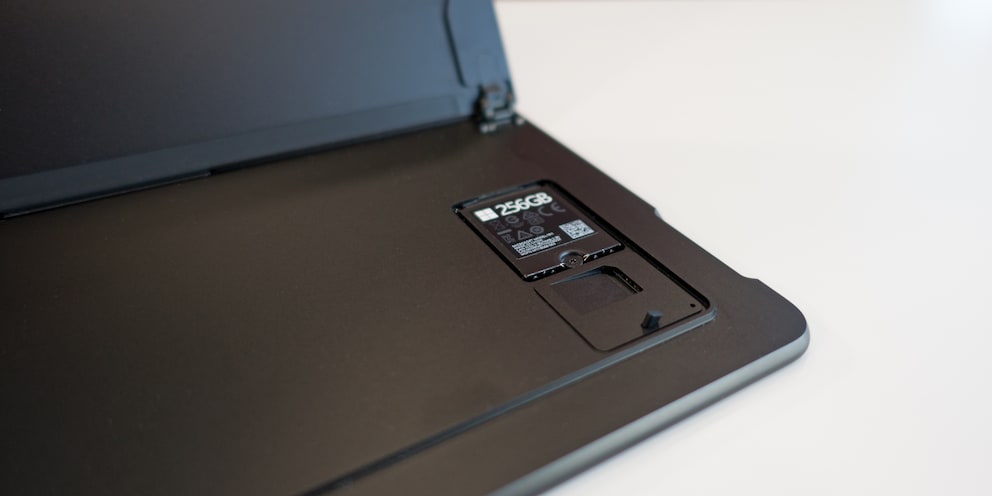 Nano-SIM-Slot und auswechselbare SSD