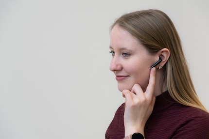 You can adjust the noise cancelling on the earpiece
