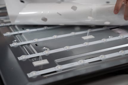 We counted a total of approximately 90 LED domes in our TV. That’s a grand total of 270 light-emitting diodes.