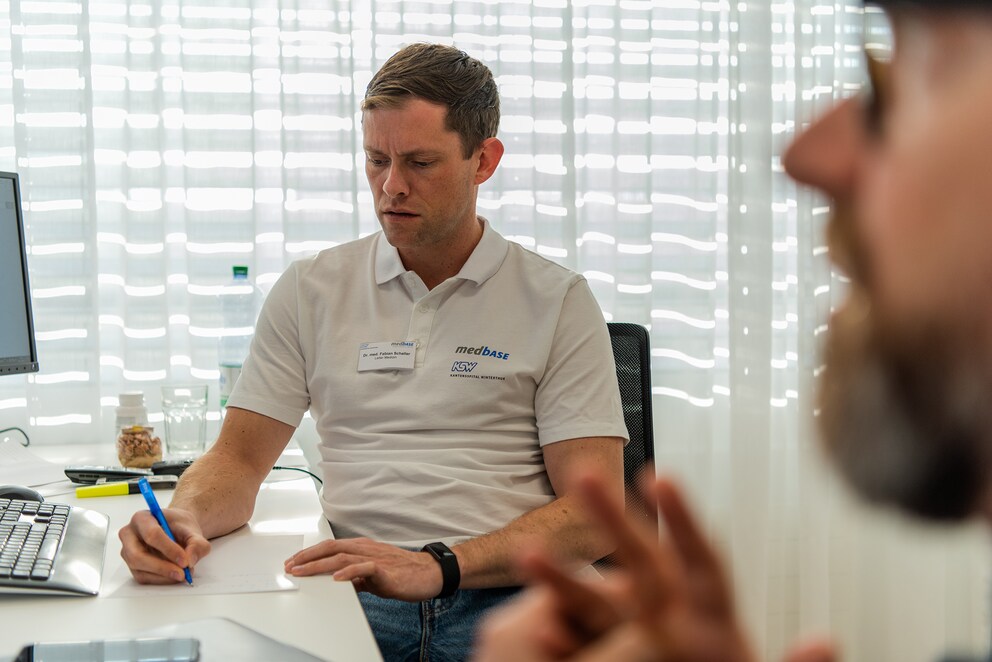 Dr. Fabian Schaller vom Medbase WIN4 im Gespräch.
