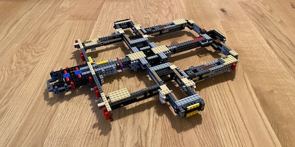 So sieht der Millennium Falcon nach Schritt 1 von 17 aus. Furchtbar… enttäuschend, nicht?