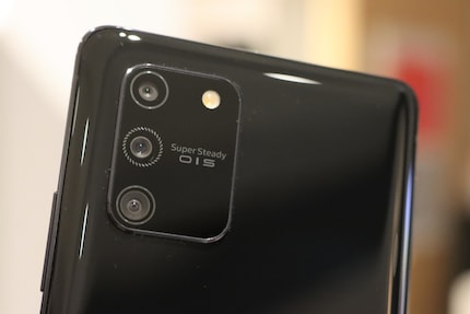 A camera lens is movable and should ensure smoother videos.