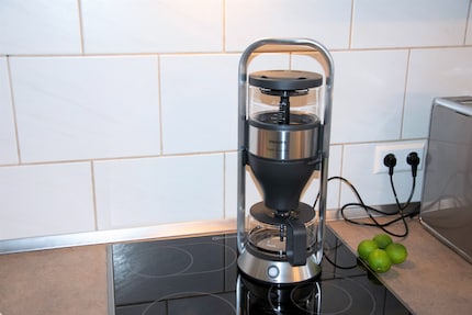 Die Filterkaffeemaschine Philips HD 5413 arbeitet mit dem Direkt-Brüh-Prinzip und ist dadurch 51 Zentimeter hoch.