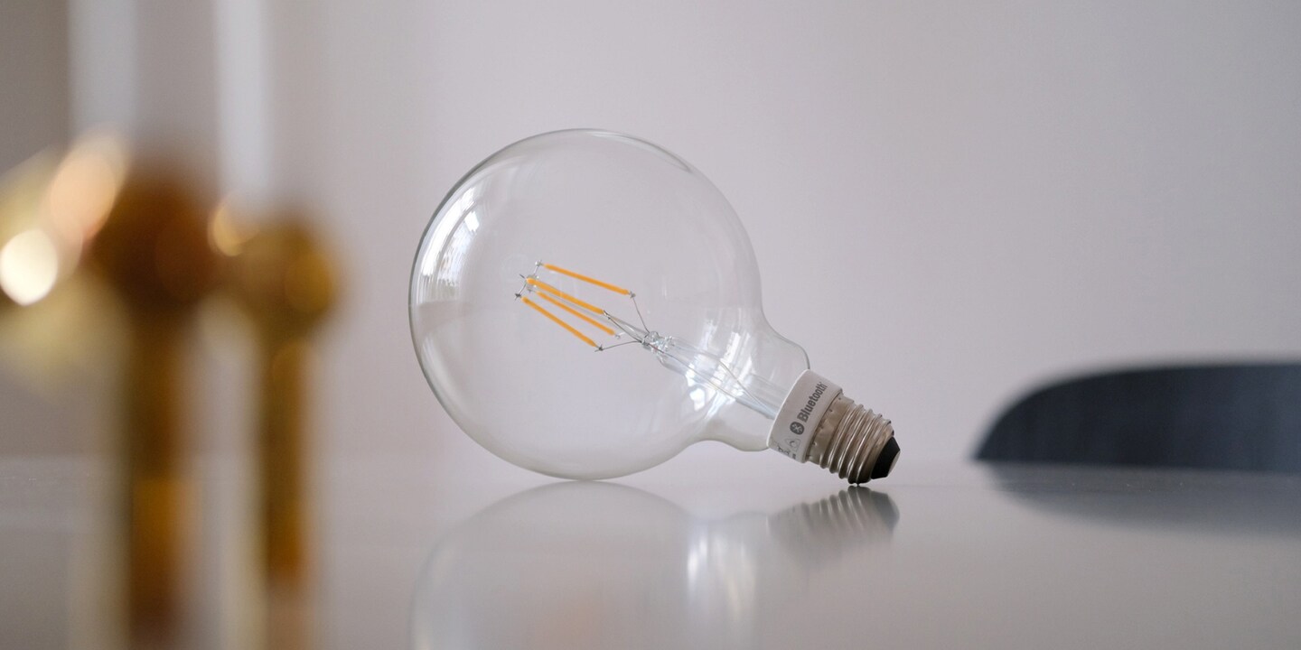 Trotz Vintage-Look smart: Ein Filament-Leuchtmittel mit Bluetoothtechnologie.