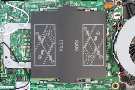 One RAM slot is still free.