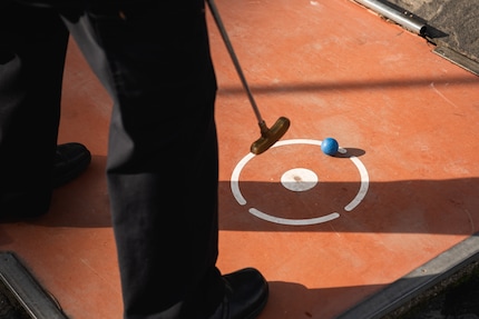 How will this ball react?