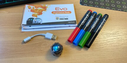 Everything the Ozobot Evo needs to function is there.