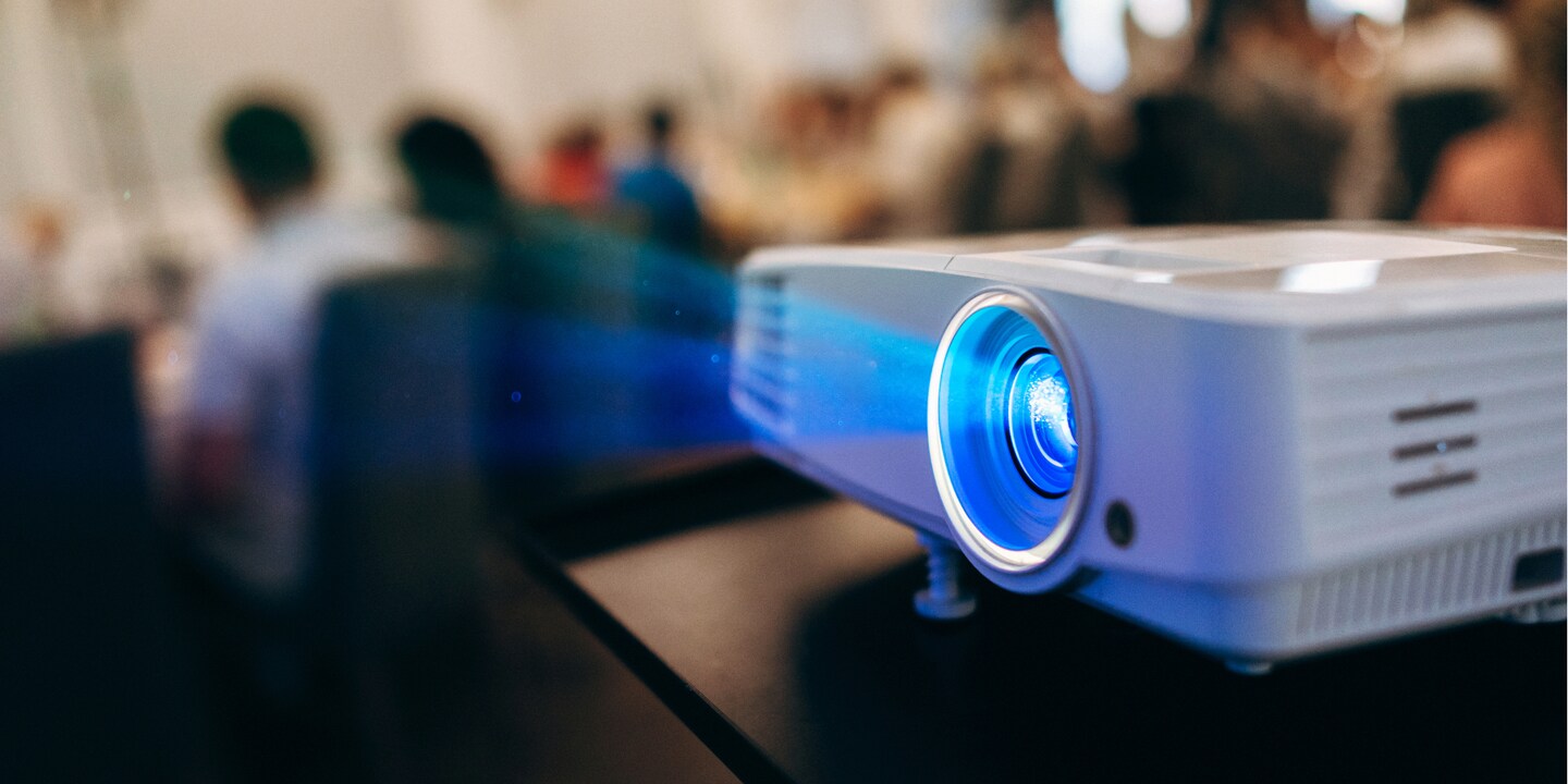 Projektor statt Fernseher: Das musst du über Beamer wissen