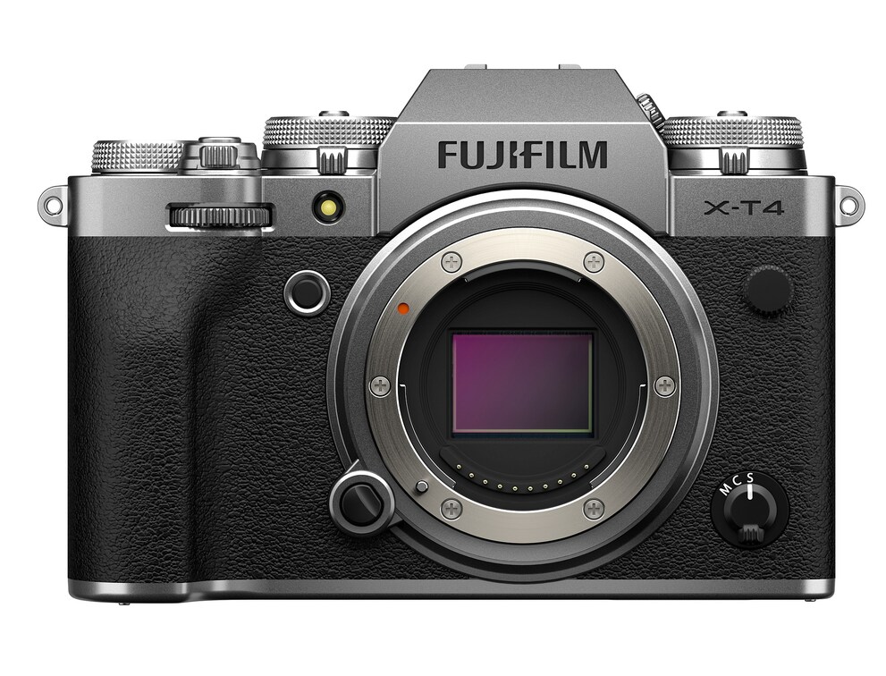 Hier die silberne Variante der Fujifilm X-T4. Es gibt sie auch in Schwarz.