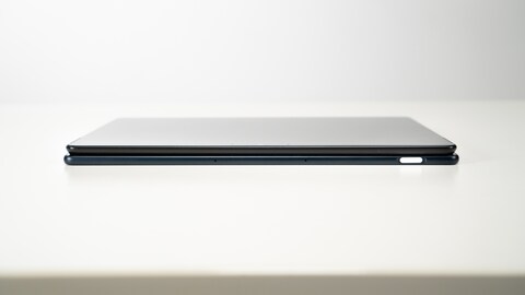 Äusserlich sind sie sich sehr ähnlich. Das Slate hat zusätzlich einen Fingerabdrucksensor am Powerbutton.