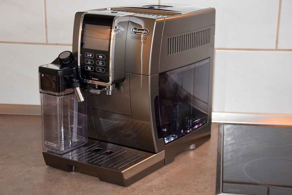 Die Dinamica Plus ist ein vielseitiger Kaffeevollautomat für Getränke mit und ohne Milch.