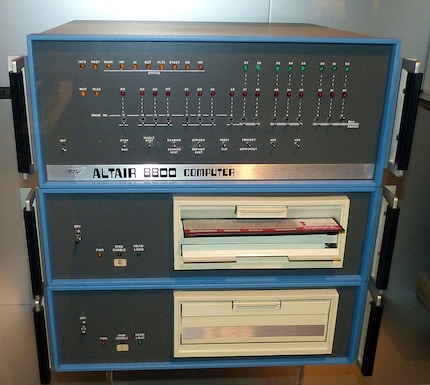 Image: https://de.wikipedia.org/wiki/Altair_8800