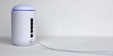 1 x RJ45 WAN (Gigabit), 4 x RJ45 LAN (Gigabit), network connection