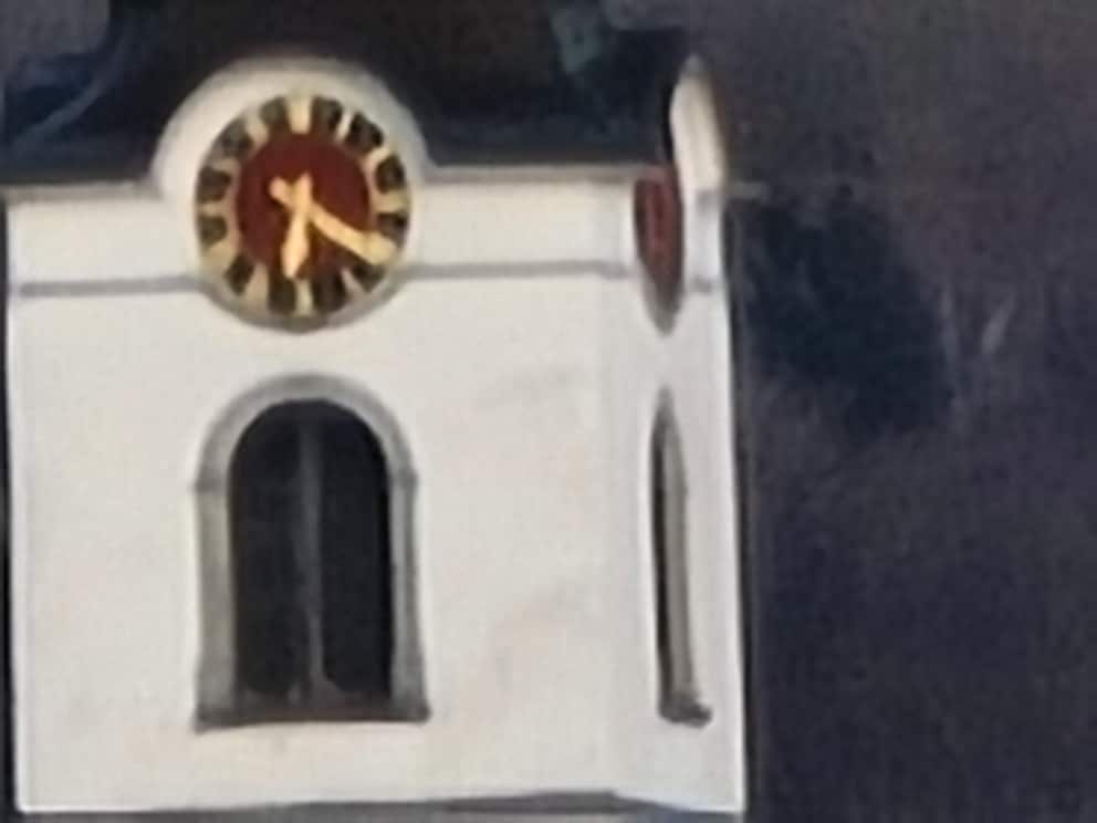 Der Kirchturm mit 100x Zoom