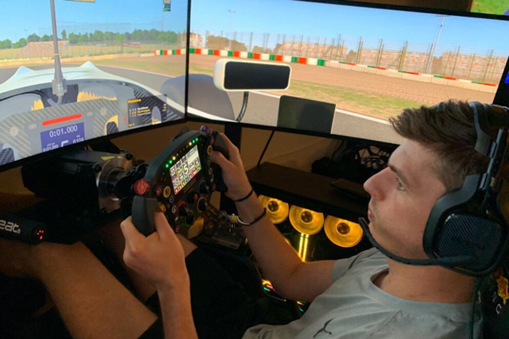 Max Verstappen trainiert mit Sim-Racing weiter.