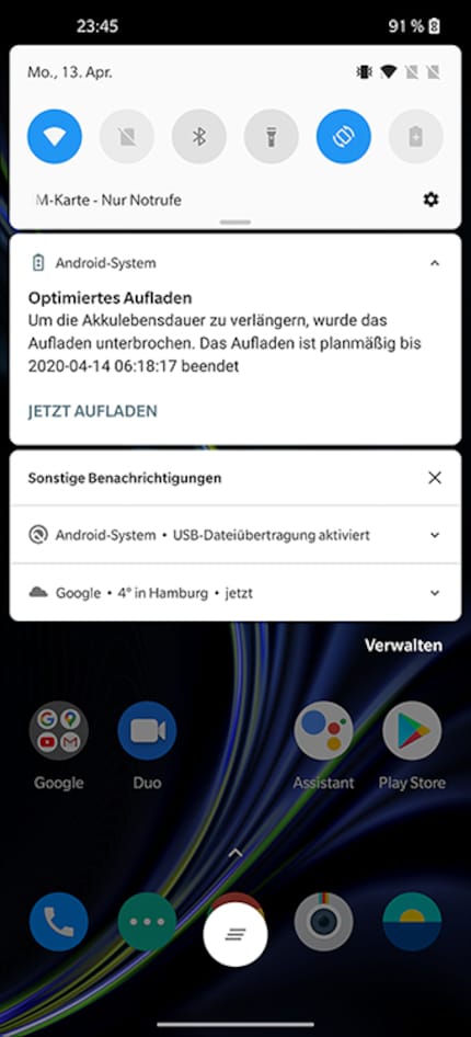 Ist der Akku voll genug, pausiert die Software den Ladevorgang.