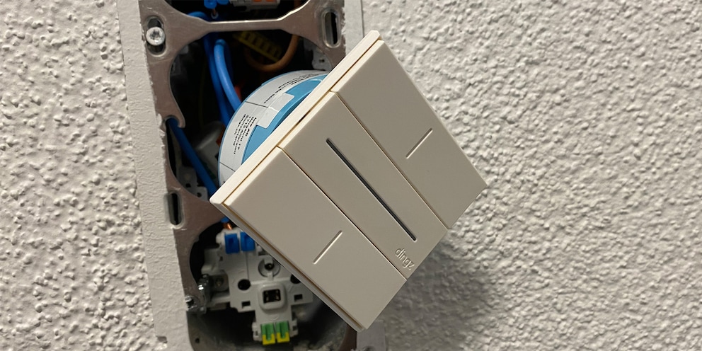 Ich habe die front zu Testzwecken schon vor dem definitiven Einbau auf die base gesteckt.