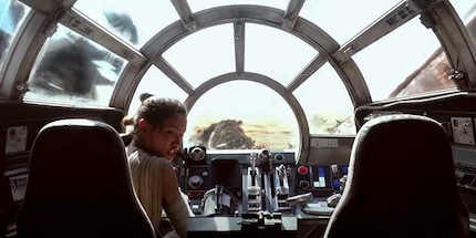 Scrap collector Rey escaping two professional First Order TIE fighter pilots – without a co pilot.