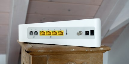 4 x RJ45 LAN (Gigabit), 2 x phone connection, COAX connection