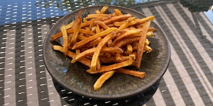 This is what the hard-boiled fries look like.