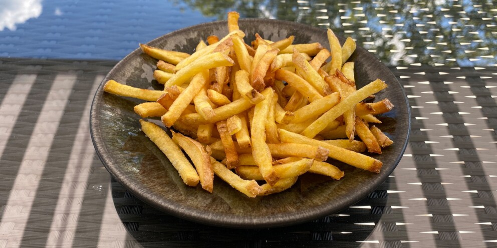 Auch die mehligkochenden Fritten brauchen sich nach zweimaligem Frittieren nicht zu verstecken.