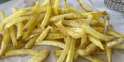 A thin crust is already visible after pre-cooking and frying once.