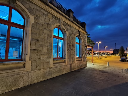 Wetzikon by night pictured from the Huawei P40 Pro