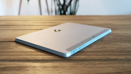 Nano SIM Slot, Powerknopf und Lautstärkenwippe.